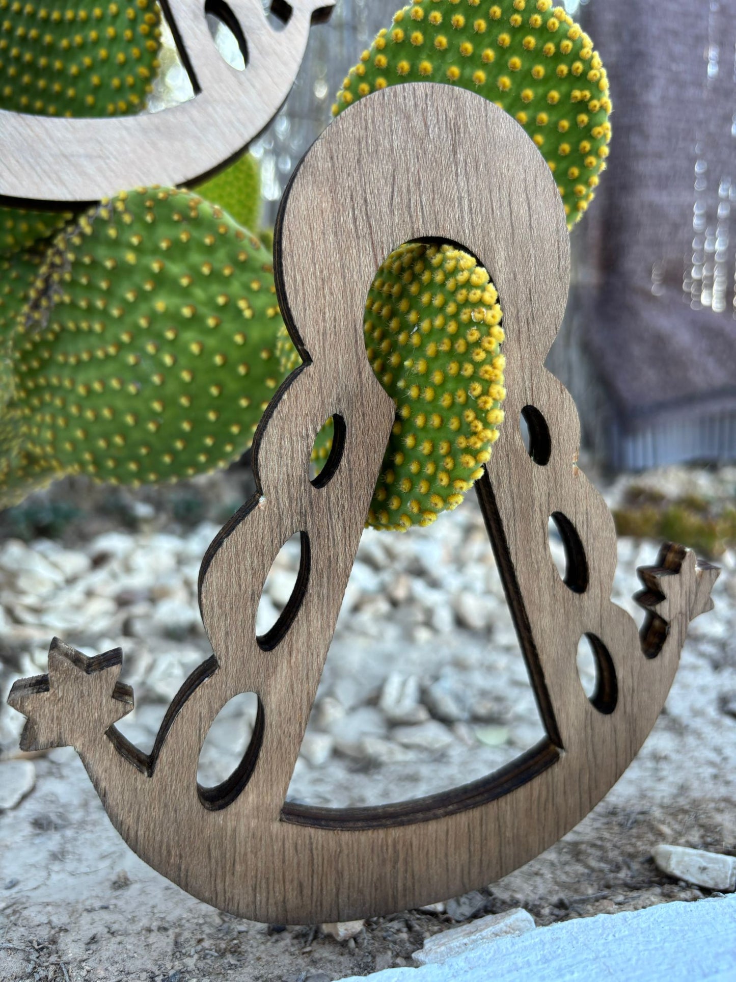 Silueta de madera de la Virgen del Rocío
